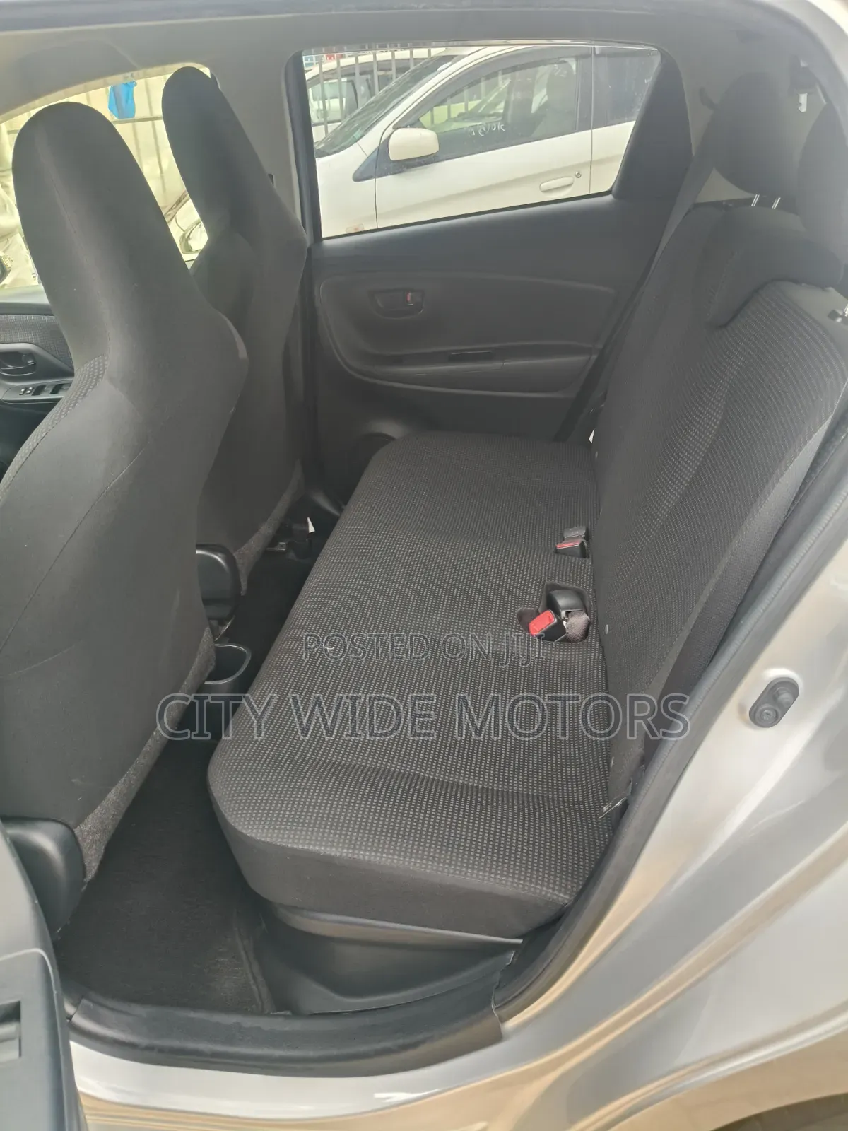 Toyota Vitz 1.5 FWD Hybrid 5dr 2018 Silver