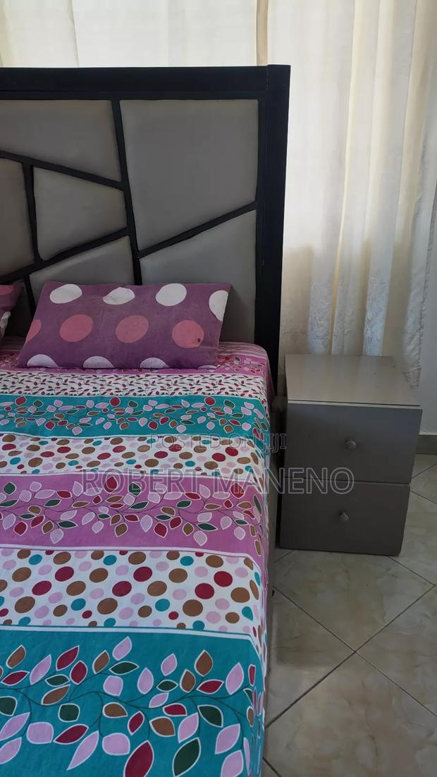 King Size Bed - 6 by 6 - thumbnail 4