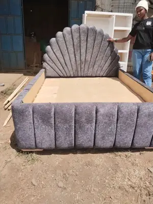 Grey 5×6 Chester Bed