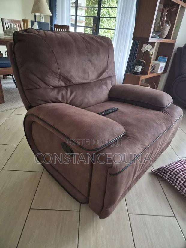 4 Seater Recliner From Odds and End - thumbnail 3