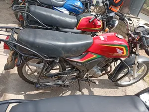 Honda CB 2025 Red