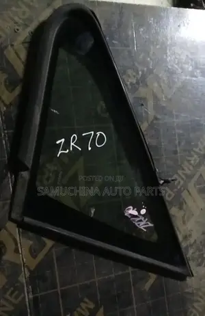 Quarter Glass Toyota Noah Zrr70