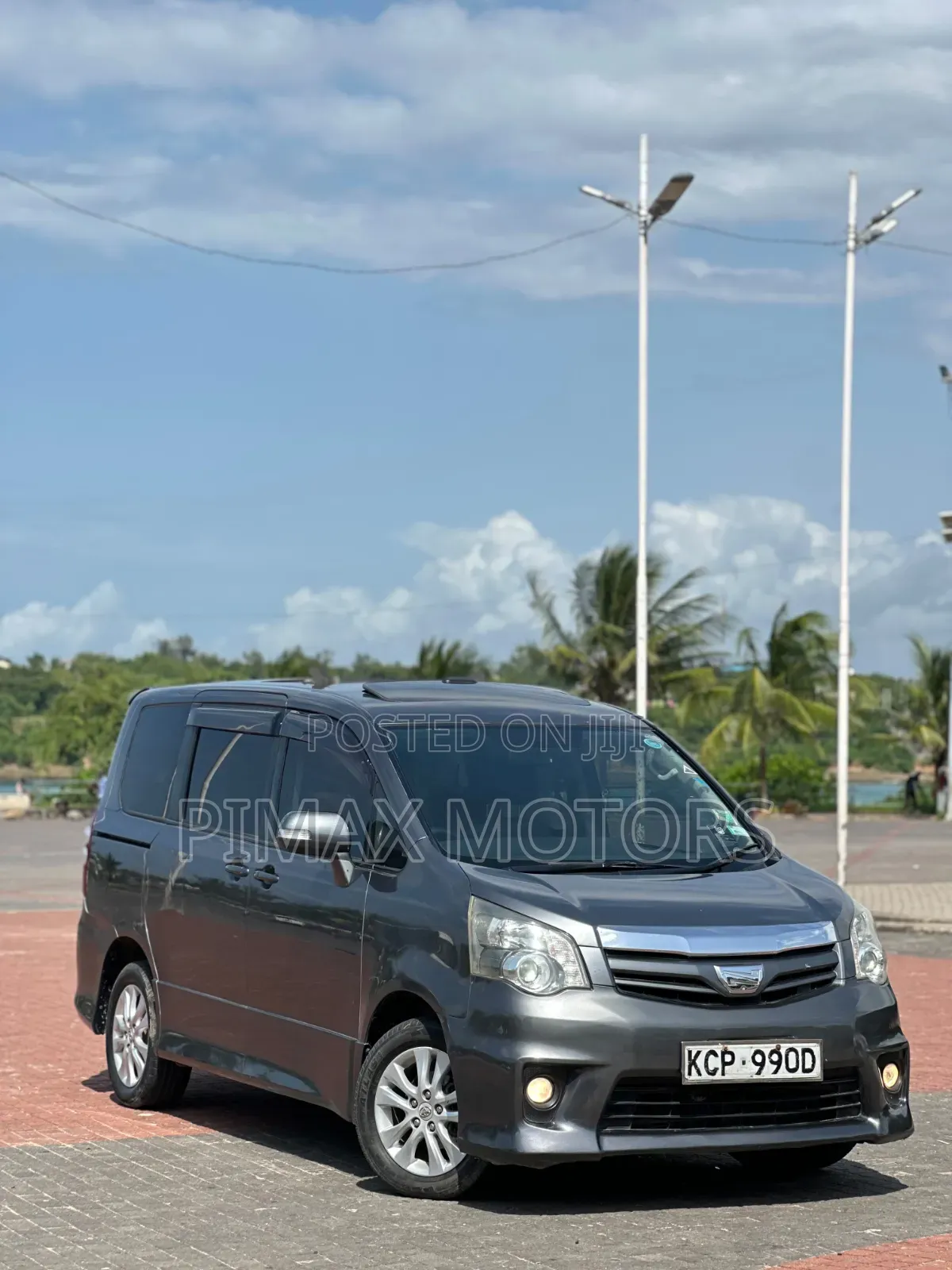 Toyota Noah 2011 Gray