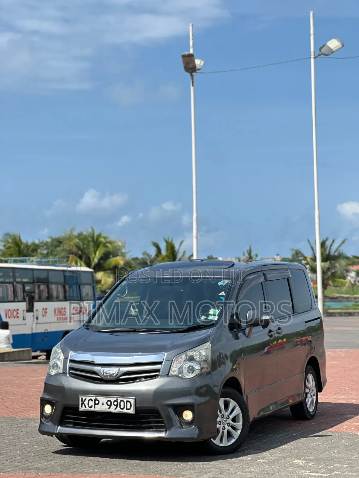 Toyota Noah 2011 Gray