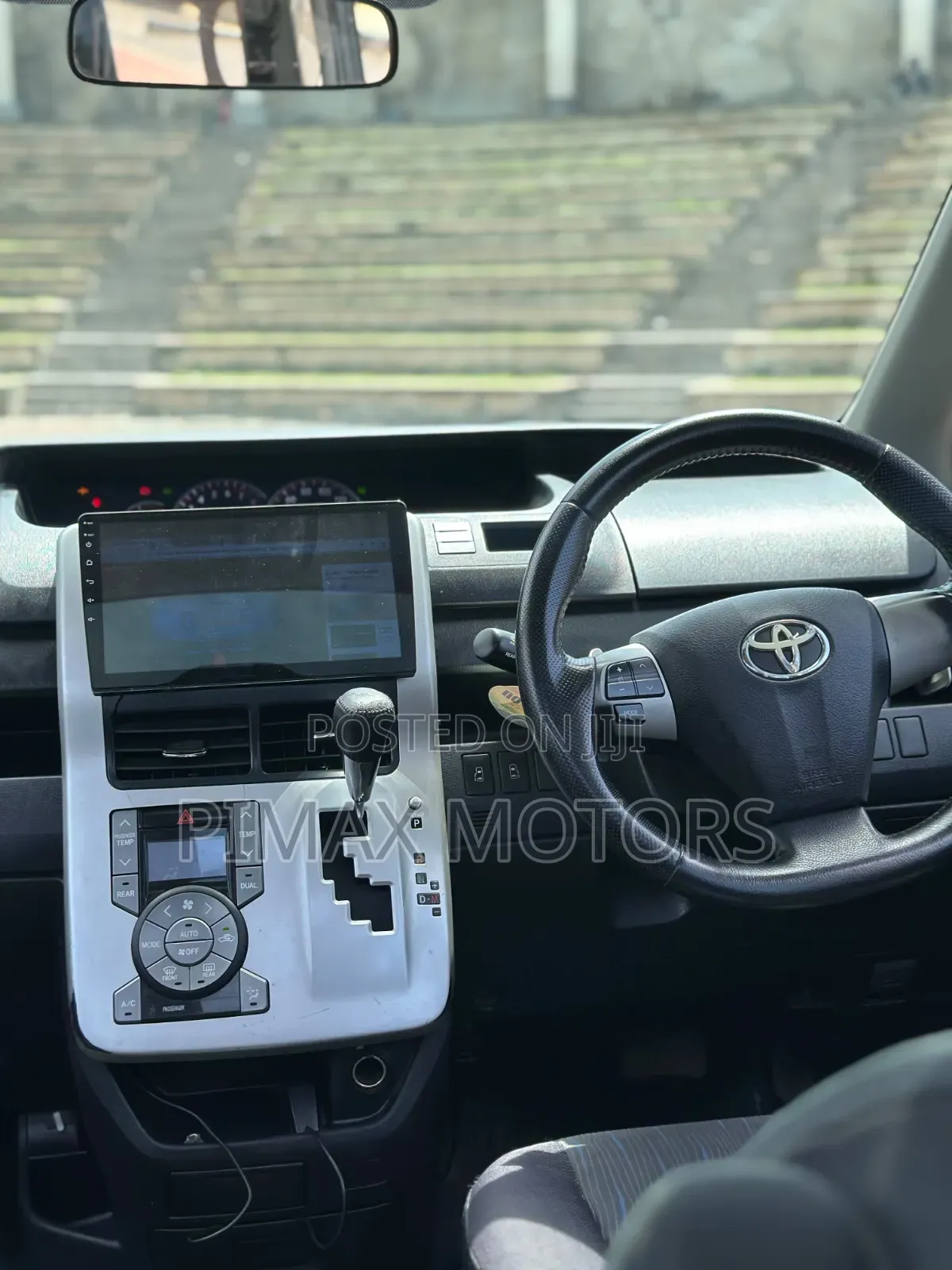 Toyota Noah 2011 Gray