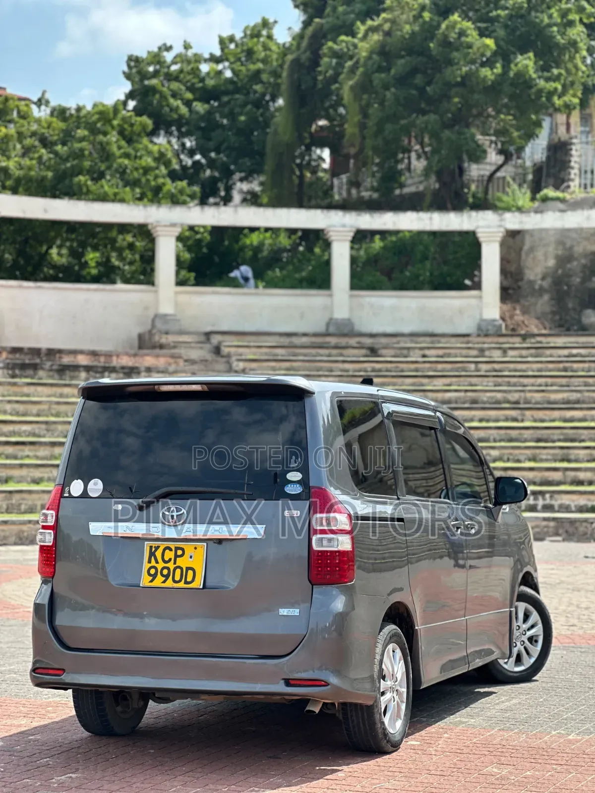 Toyota Noah 2011 Gray
