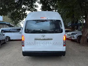 Toyota HiAce 2019 White