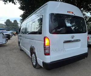 Toyota HiAce 2019 White