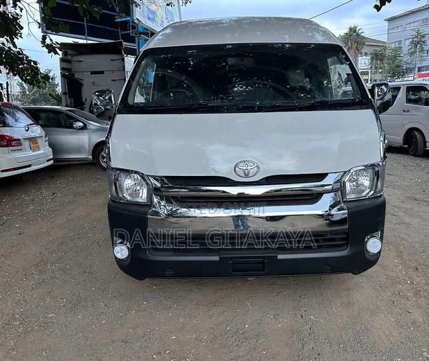 Toyota HiAce 2019 White