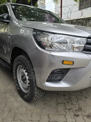 Toyota Hilux 2022 Silver