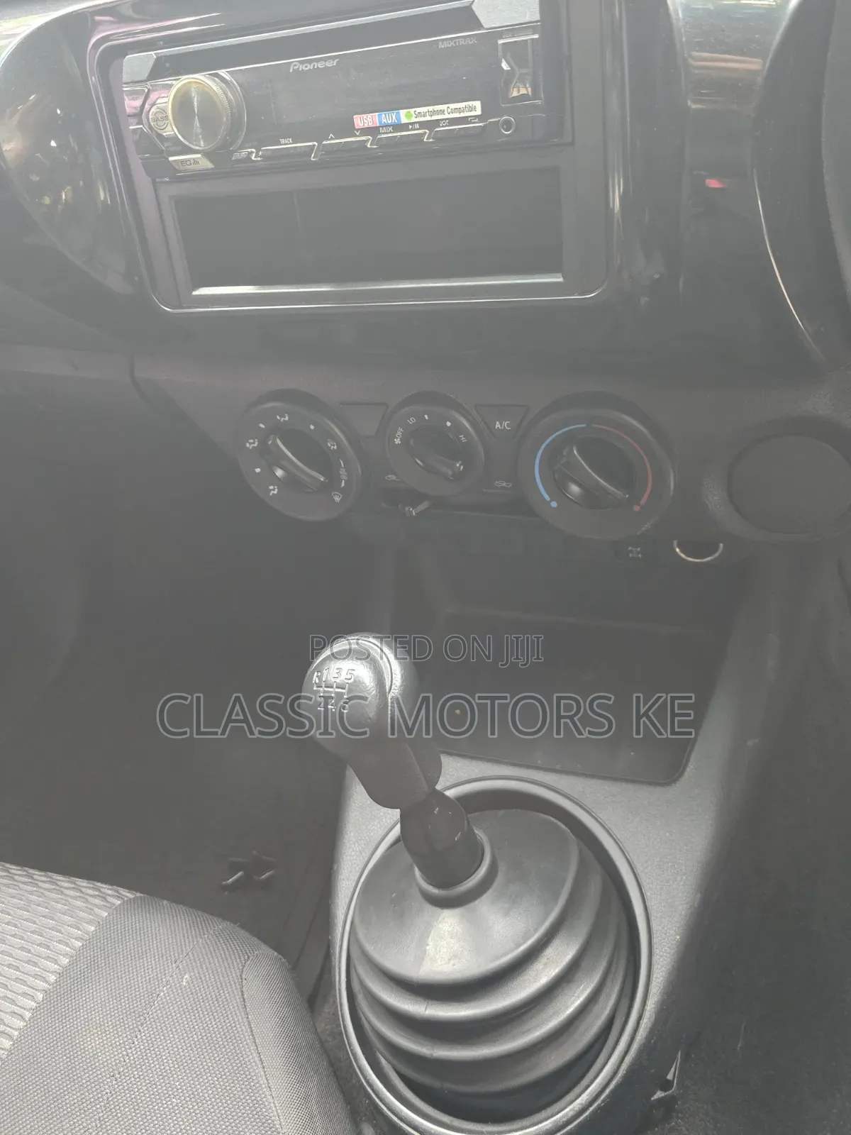 Toyota Hilux 2022 Silver
