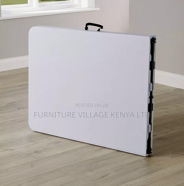 1.8m Foldable Plastic Table - thumbnail 2