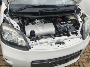 Toyota Porte 2019 White