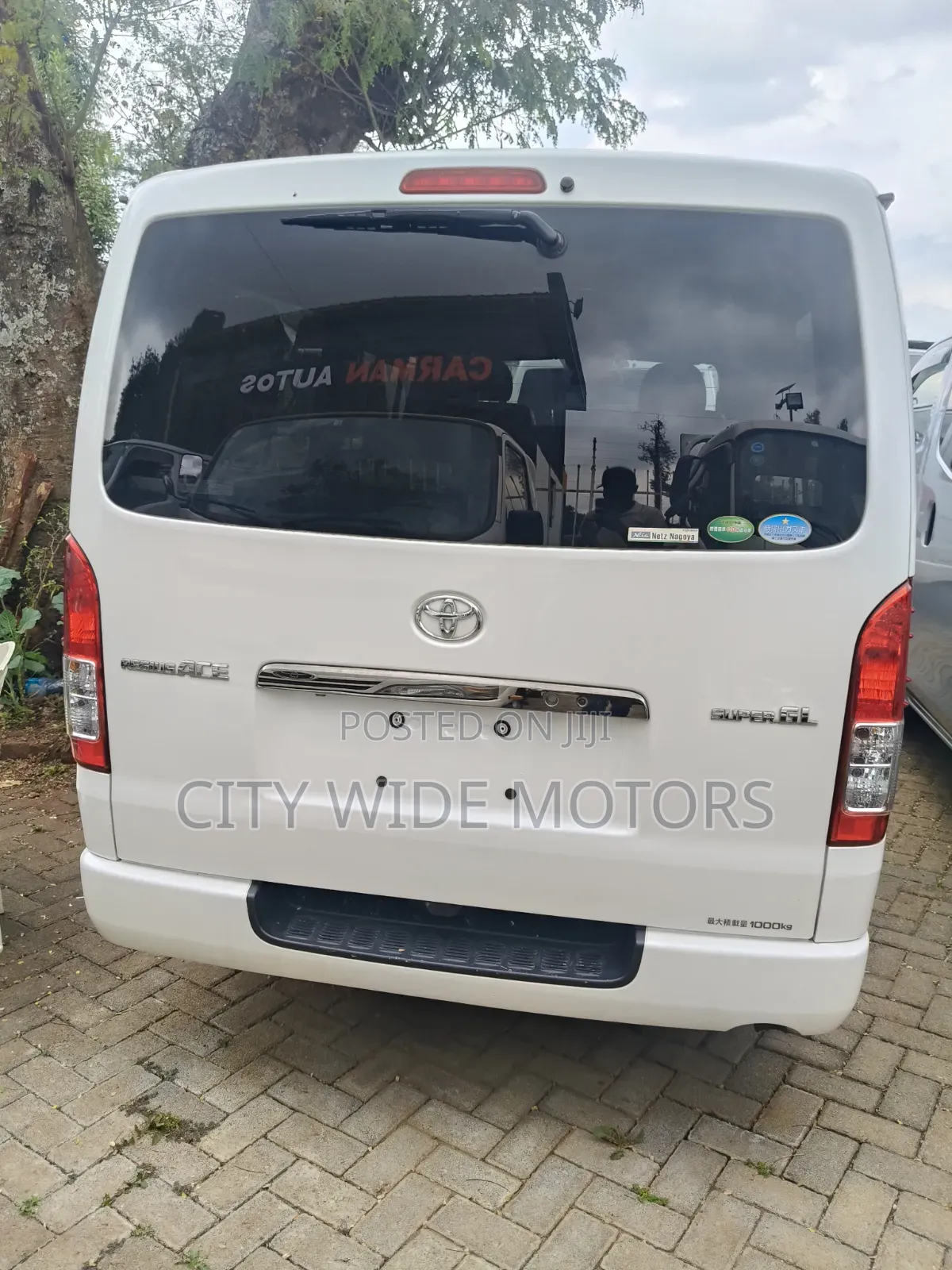 Toyota HiAce 2019 White