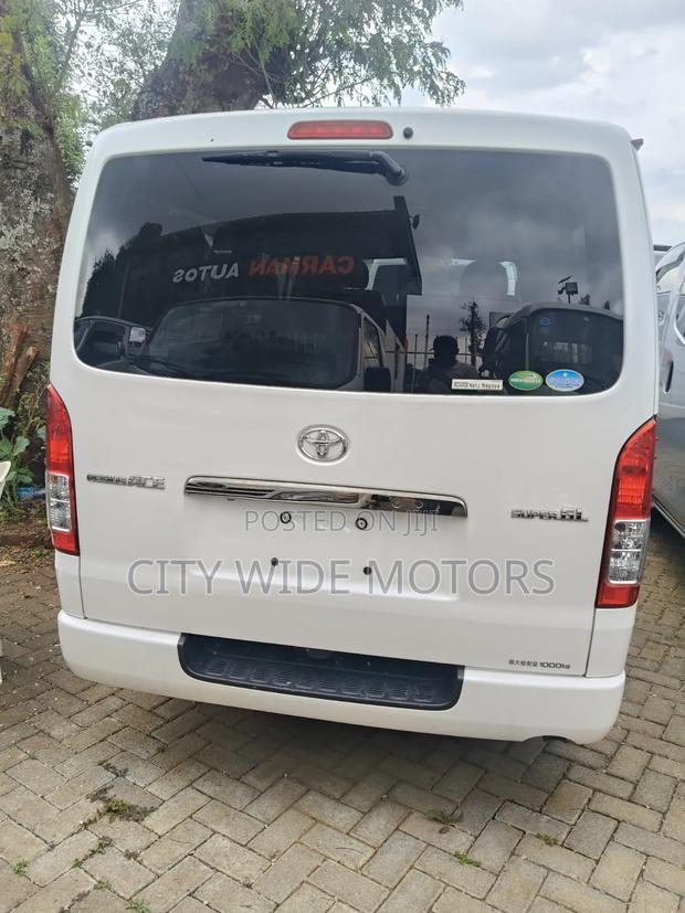 Toyota HiAce 2019 White - thumbnail 4