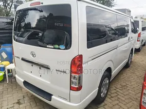 Toyota HiAce 2019 White