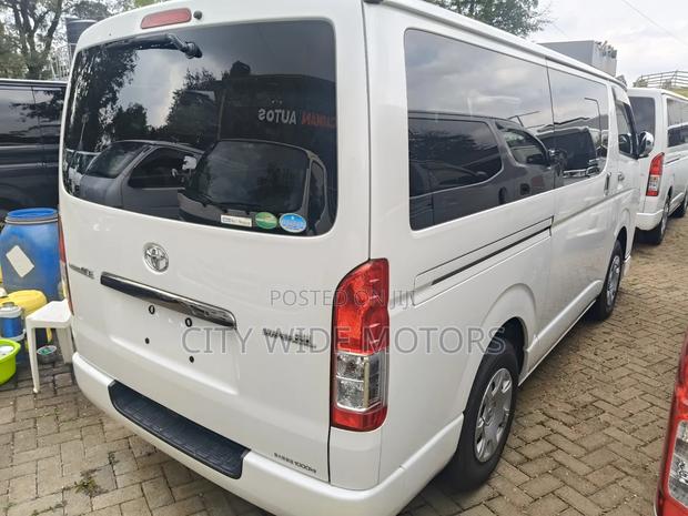 Toyota HiAce 2019 White - thumbnail 5