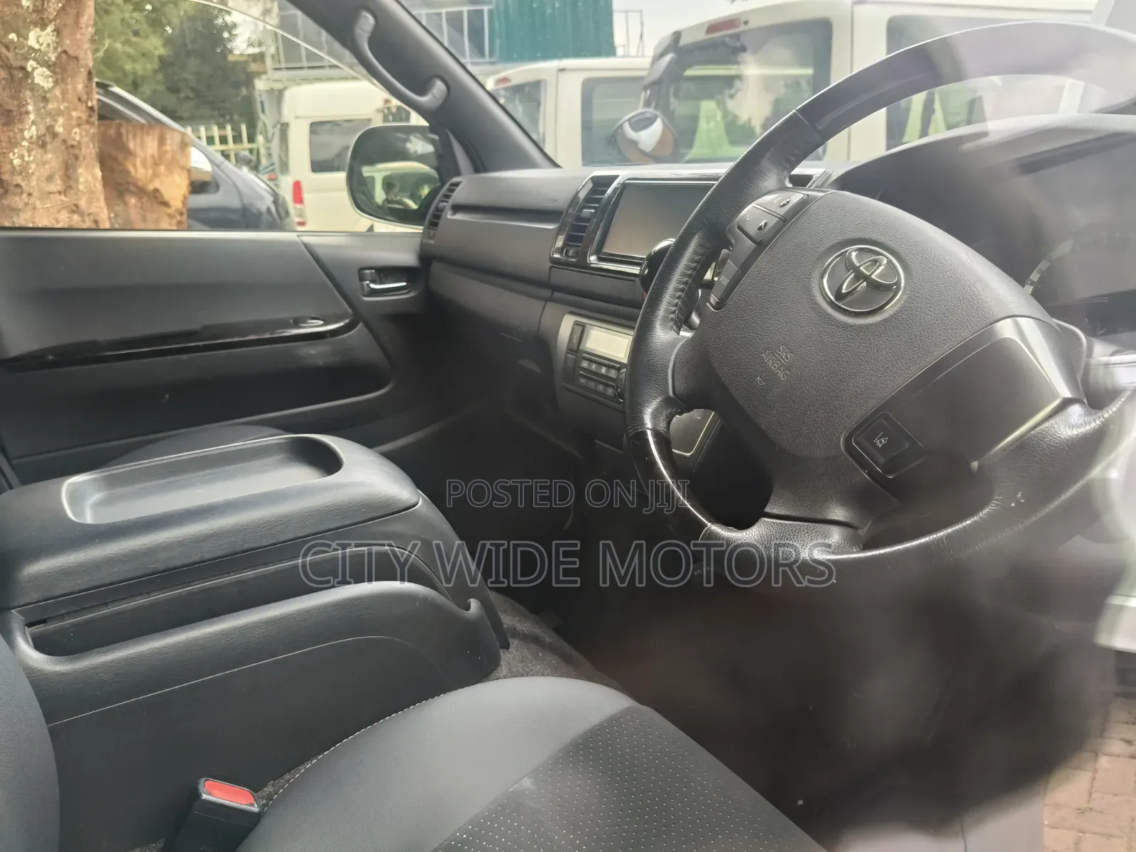 Toyota HiAce 2019 White