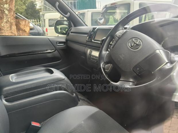 Toyota HiAce 2019 White - thumbnail 6