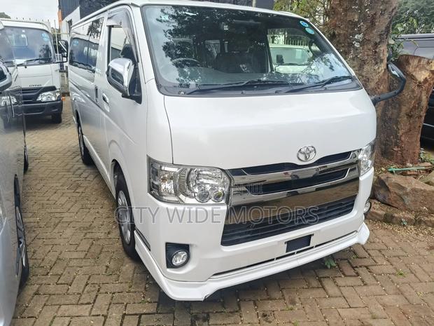 Toyota HiAce 2019 White - thumbnail 2