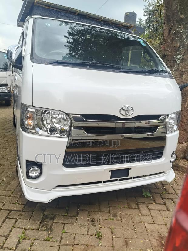 Toyota HiAce 2019 White