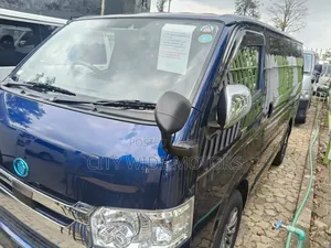 Toyota HiAce 2018 Blue