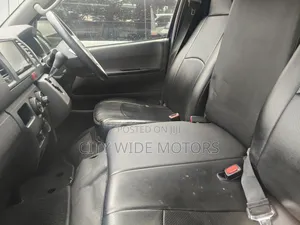 Toyota HiAce 2018 Blue
