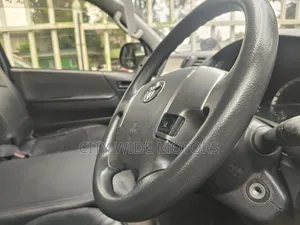 Toyota HiAce 2018 Blue