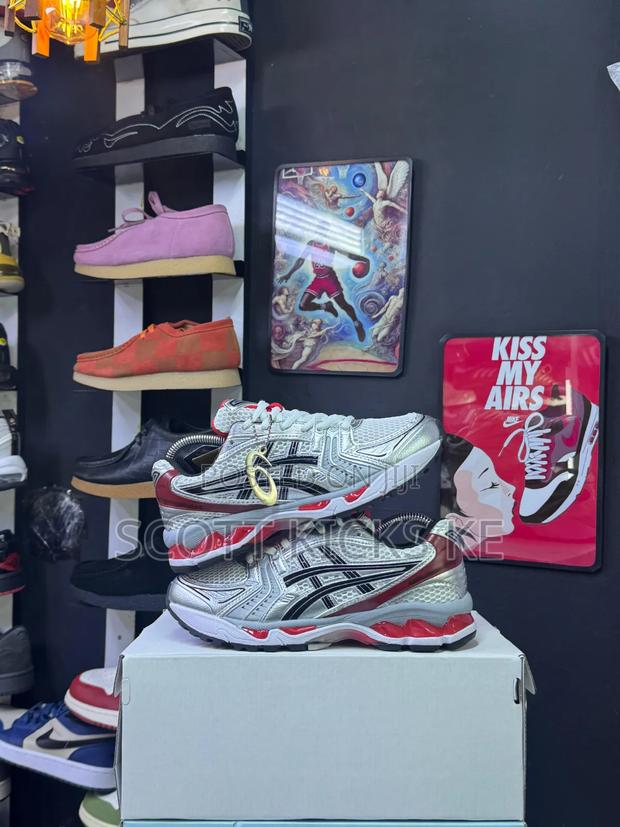 Asics Gel Kayano 14 Classic Red. - thumbnail 2