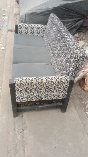 3 Seater Very Simple Very Clean