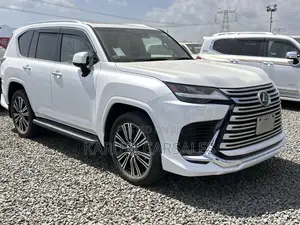 Lexus LX 2022 White