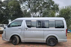 Toyota HiAce 2014 Silver
