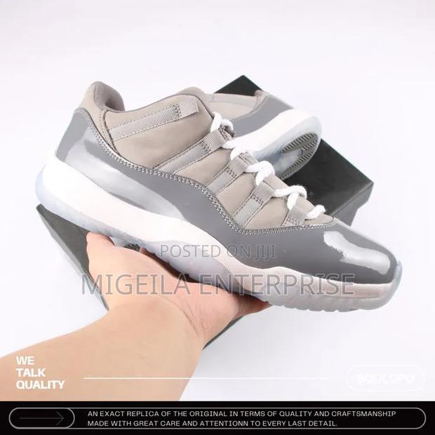Jordan 11{Grey}