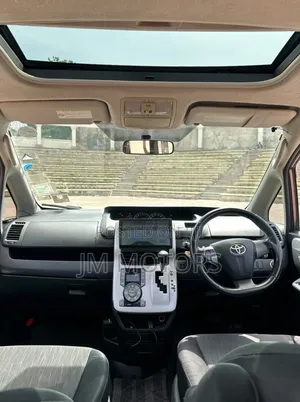 Toyota Noah 2011 Gray