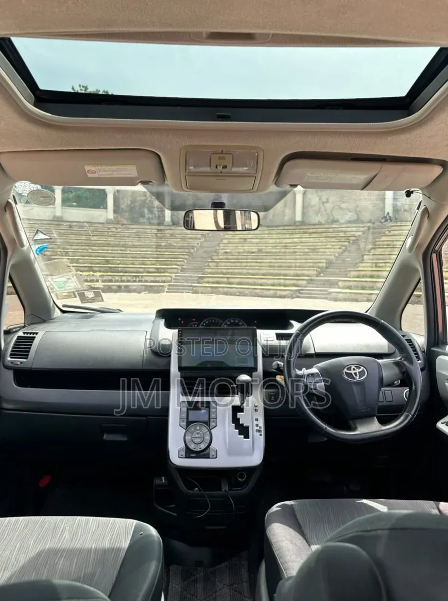 Toyota Noah 2011 Gray