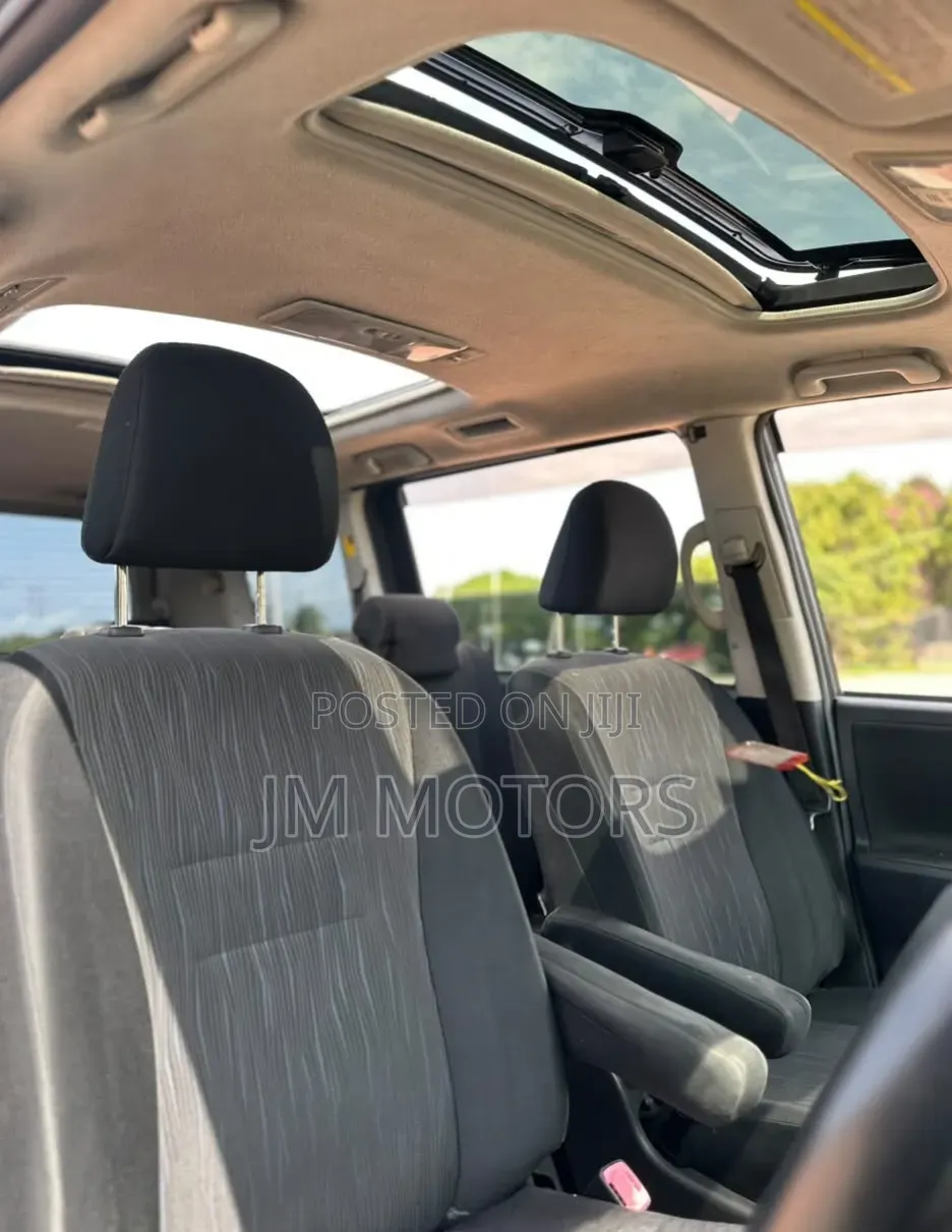 Toyota Noah 2011 Gray