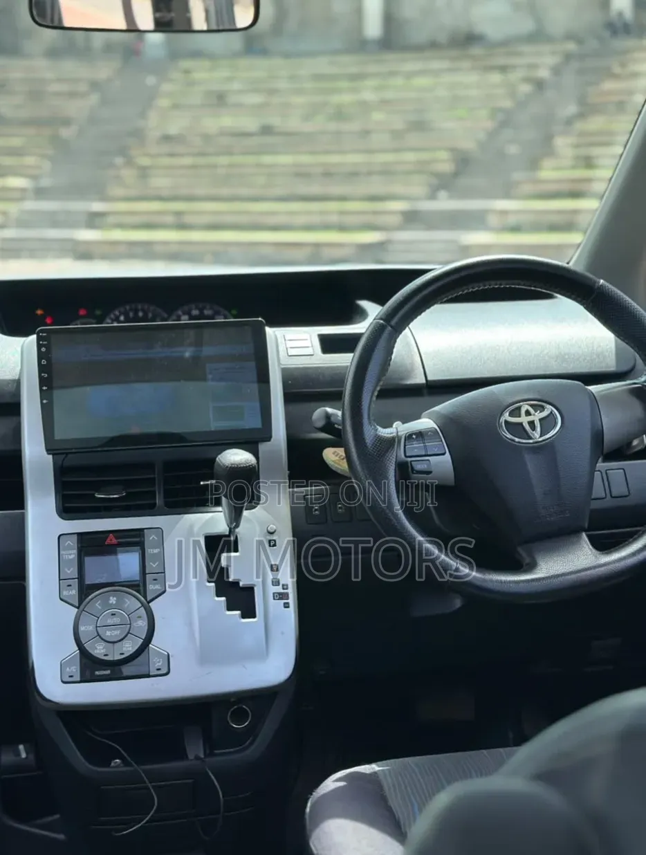 Toyota Noah 2011 Gray