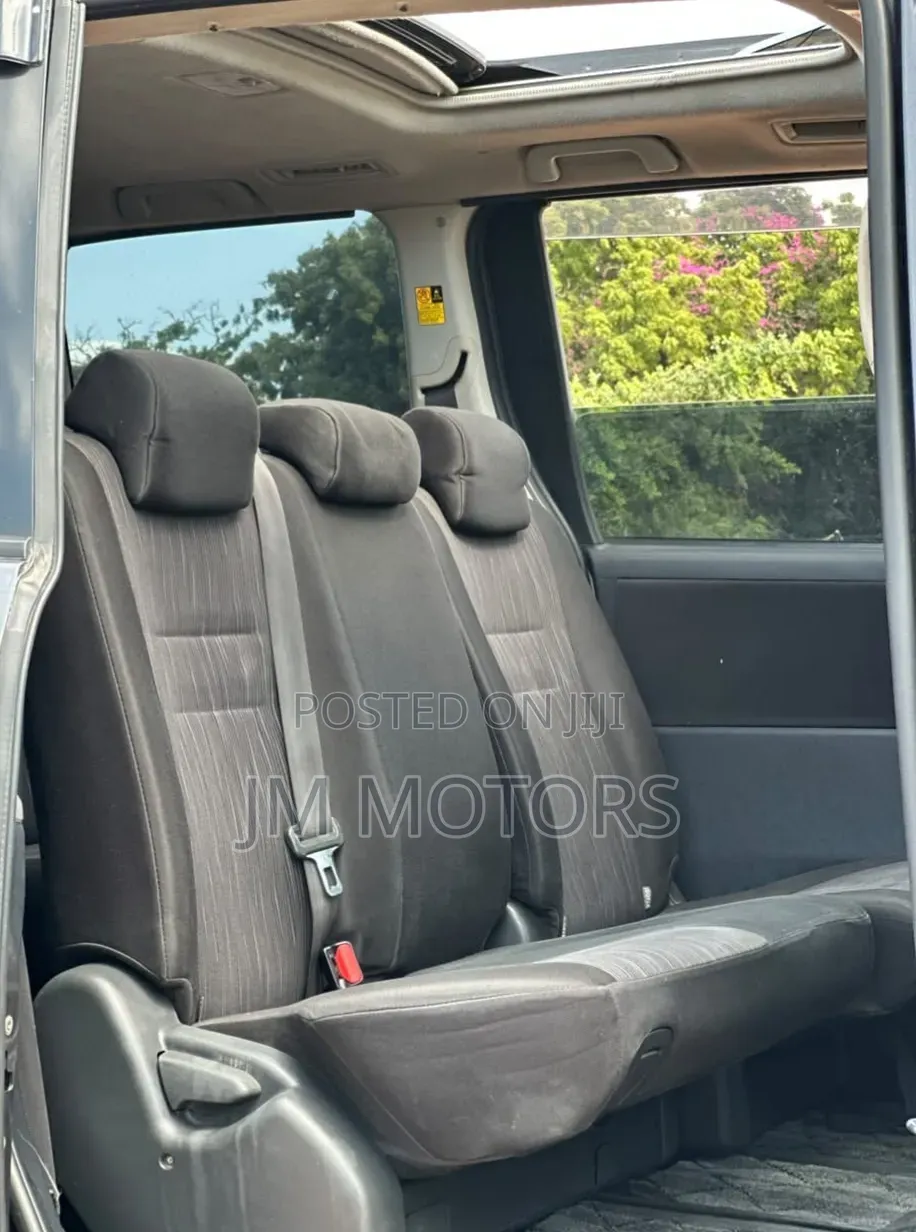 Toyota Noah 2011 Gray