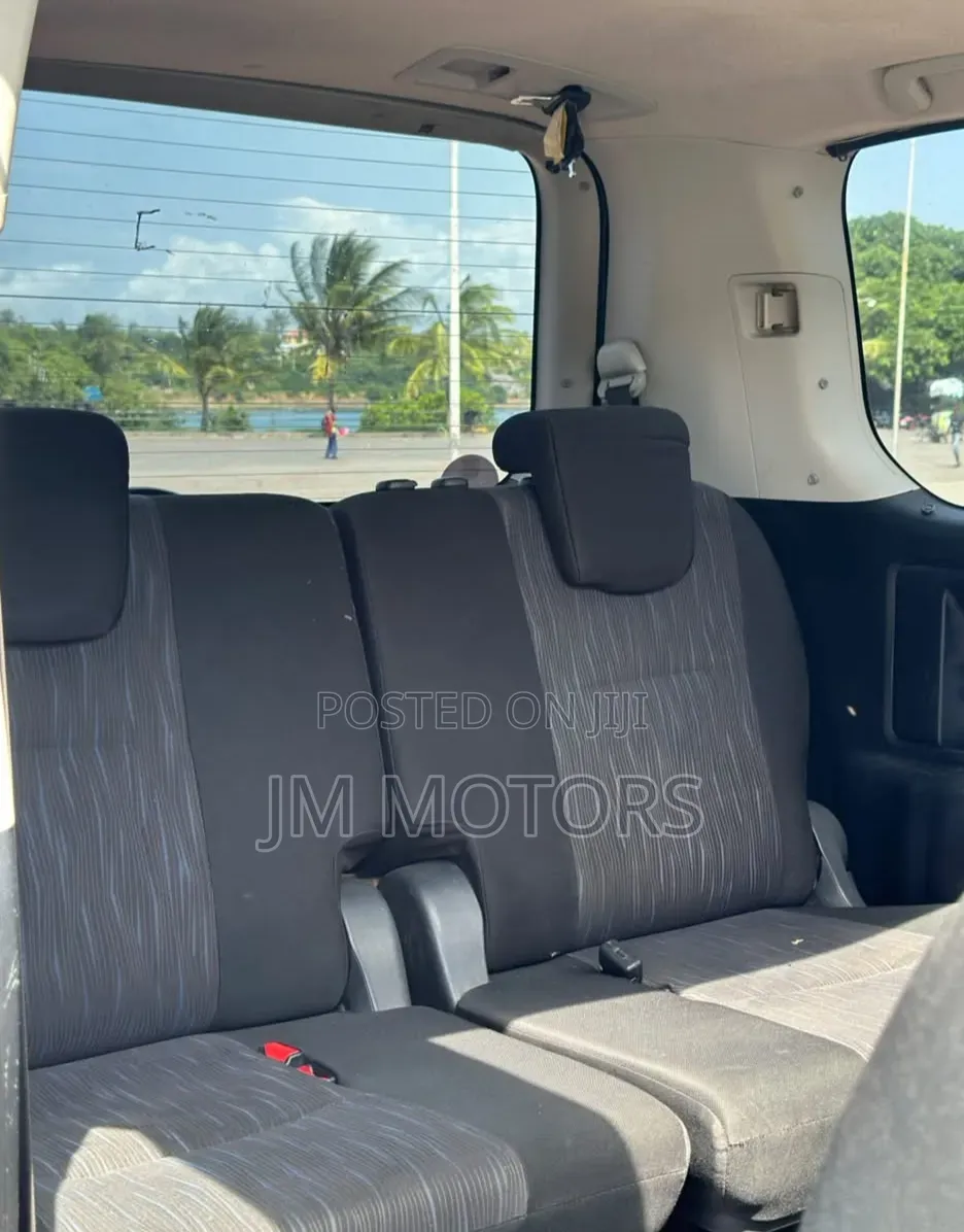 Toyota Noah 2011 Gray
