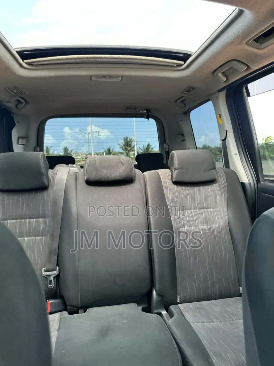 Toyota Noah 2011 Gray