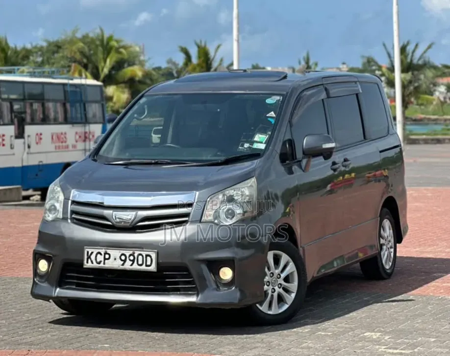 Toyota Noah 2011 Gray
