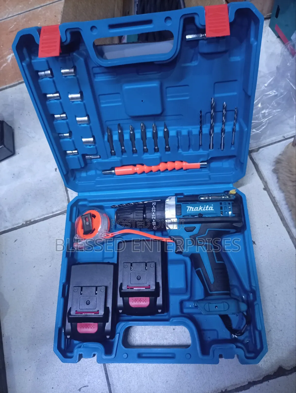 26 Piece Makita Cordless Drill With Bits/Makita Drill