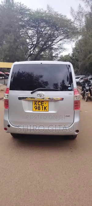 Toyota Noah 2008 Silver