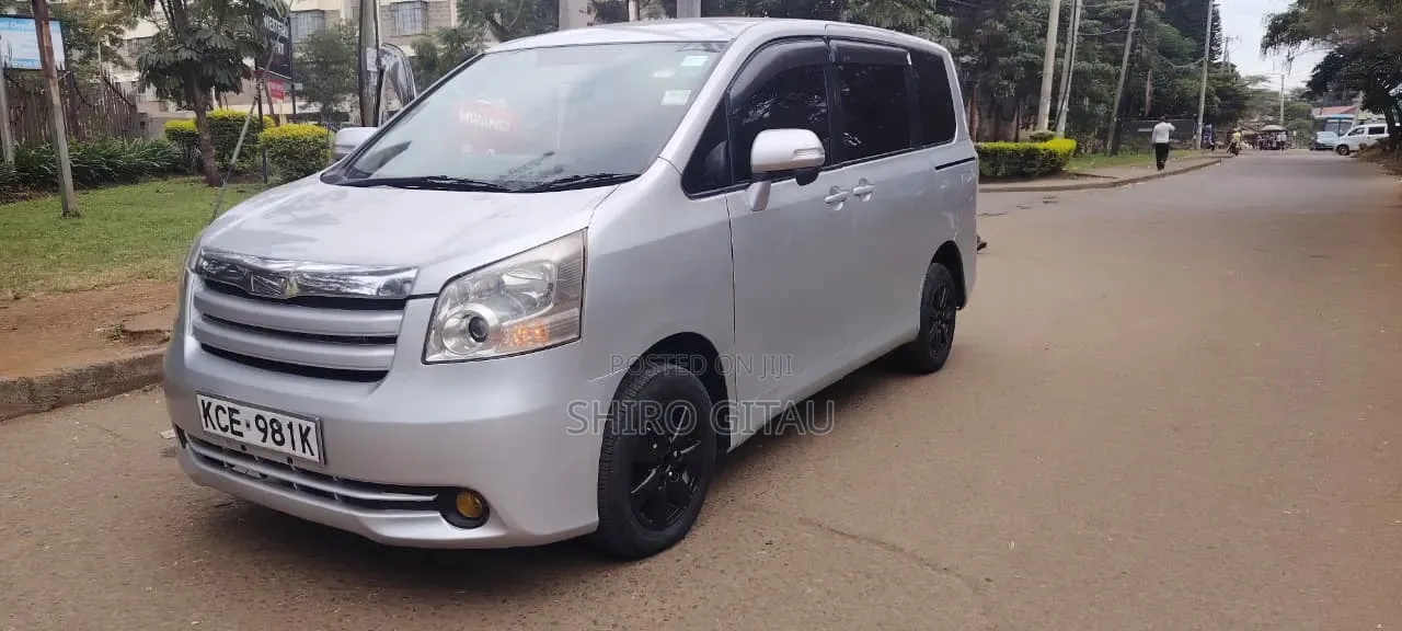 Toyota Noah 2008 Silver