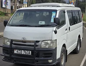 Toyota HiAce 220 2007 Off white
