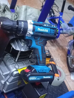 Battery Two and Bits Makita Drill Set