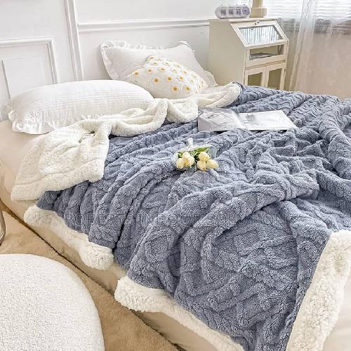 Dreamspun Heavyweight Sherpa Throw – Fluffy Warm for Chilly Nights