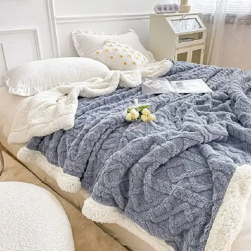Dreamspun Heavyweight Sherpa Throw – Fluffy Warm for Chilly Nights