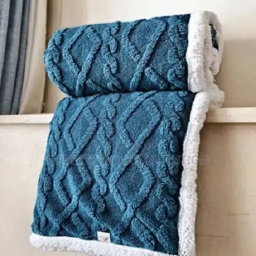 Travel-Friendly Heavy Sherpa Throw