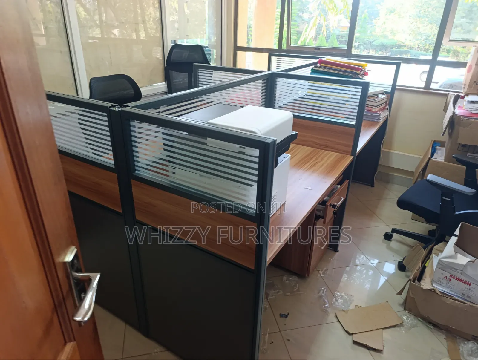 4 People Working Desk